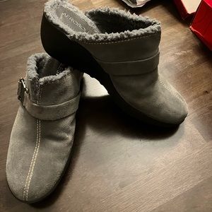 Aerosoles gray Sherpa lined clogs